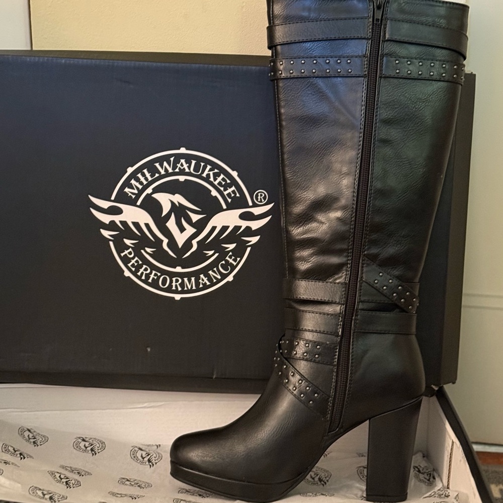 Milwaukee Performance Black Boots - image 3